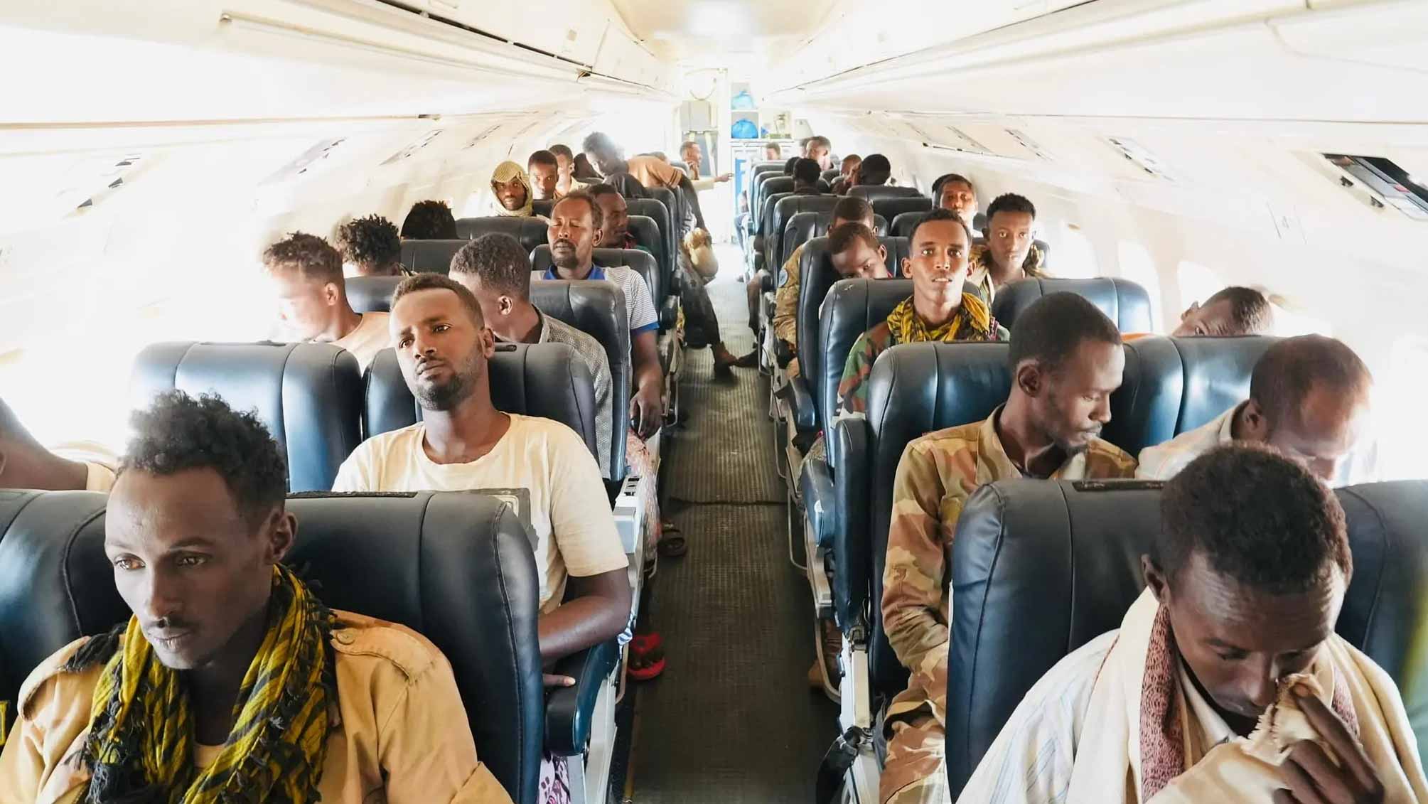 Jubaland repatriates dozens of SNA soldiers captured in Raskamboni battle to Mogadishu 