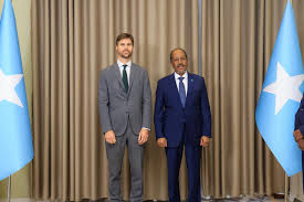 President Hassan Sheikh Mohamud Receives New UK Ambassador to Somalia